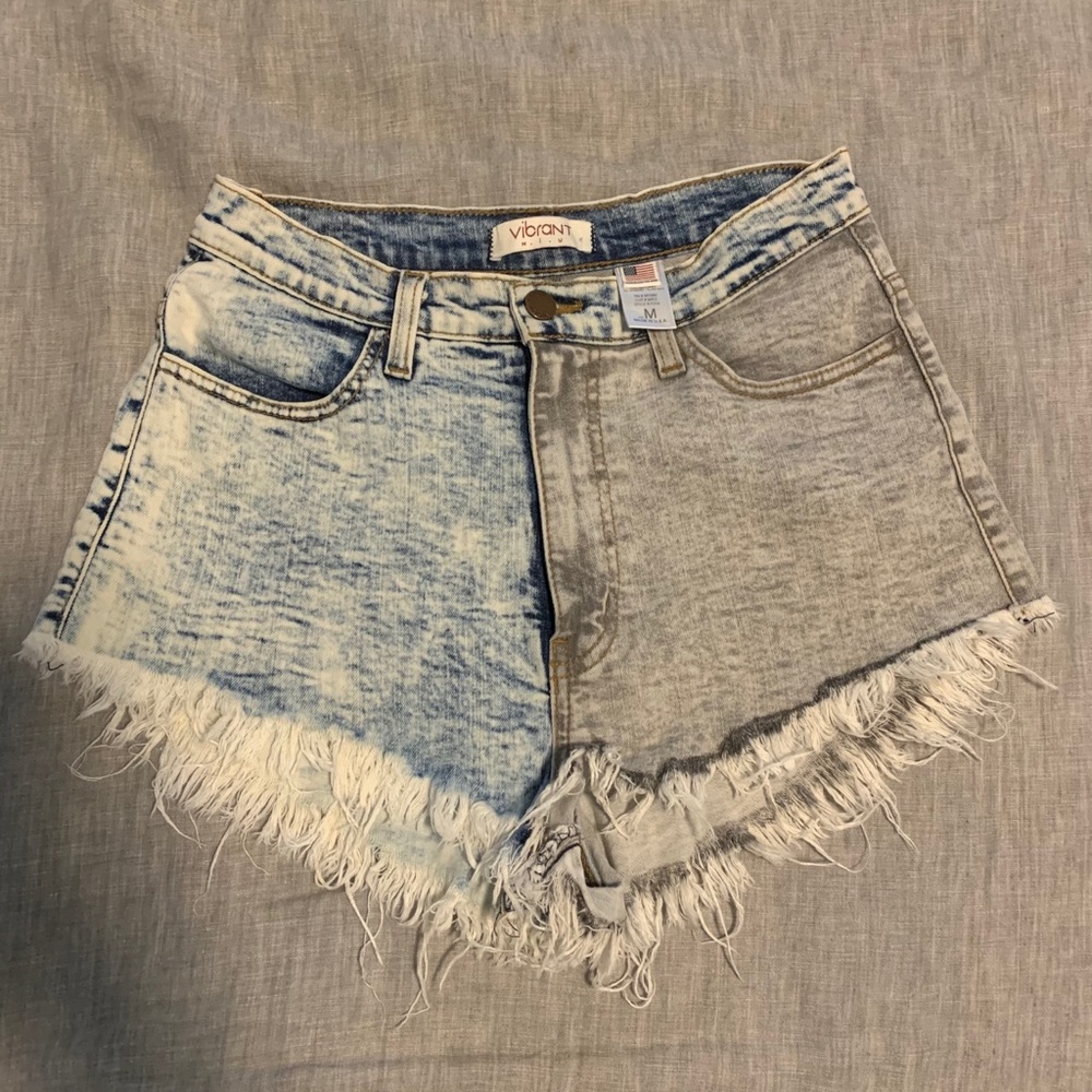 Vibrant, High Waisted Two Toned Jean Shorts, M